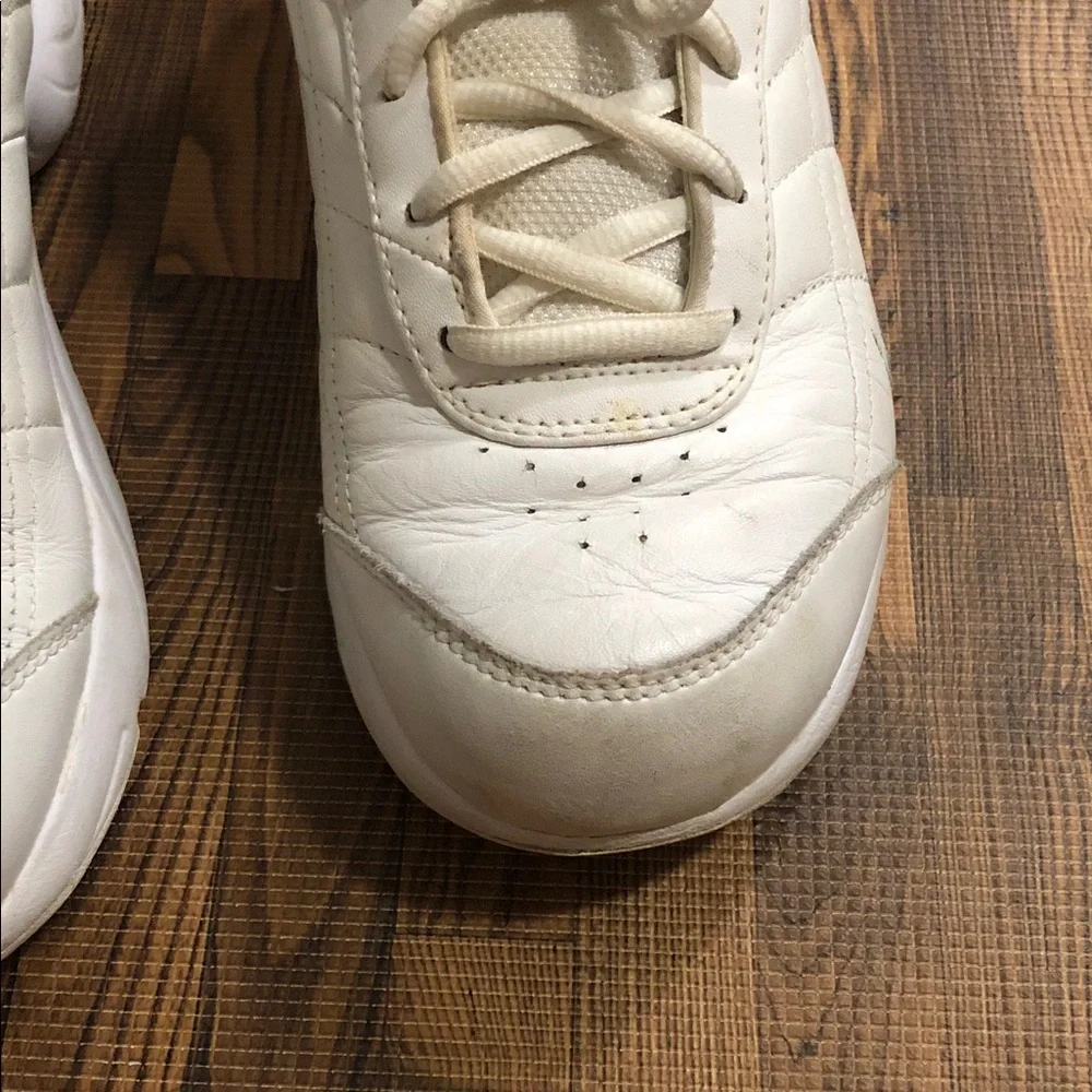 Nike White Lace-Up  Shoes Size 6